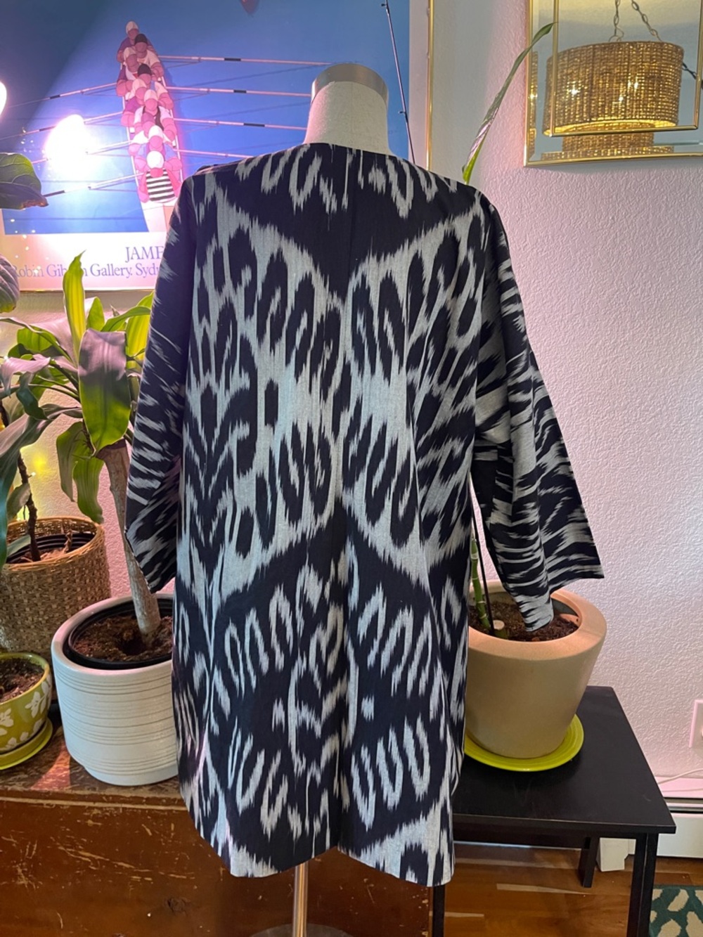 Women’s Black & White Ikat Swim Cover-Up Jacket - Picture 6 of 7